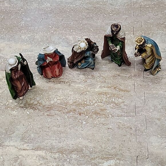 DECOR SET OF 5 XMAS STATUES IN NEW CONDITION JOE, MARY, 3 WISE MEN 5-6" HIGH - Picture 3 of 4